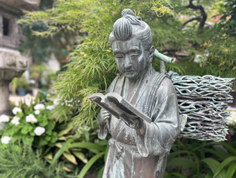 ユニチカ記念館から来た二宮尊徳像